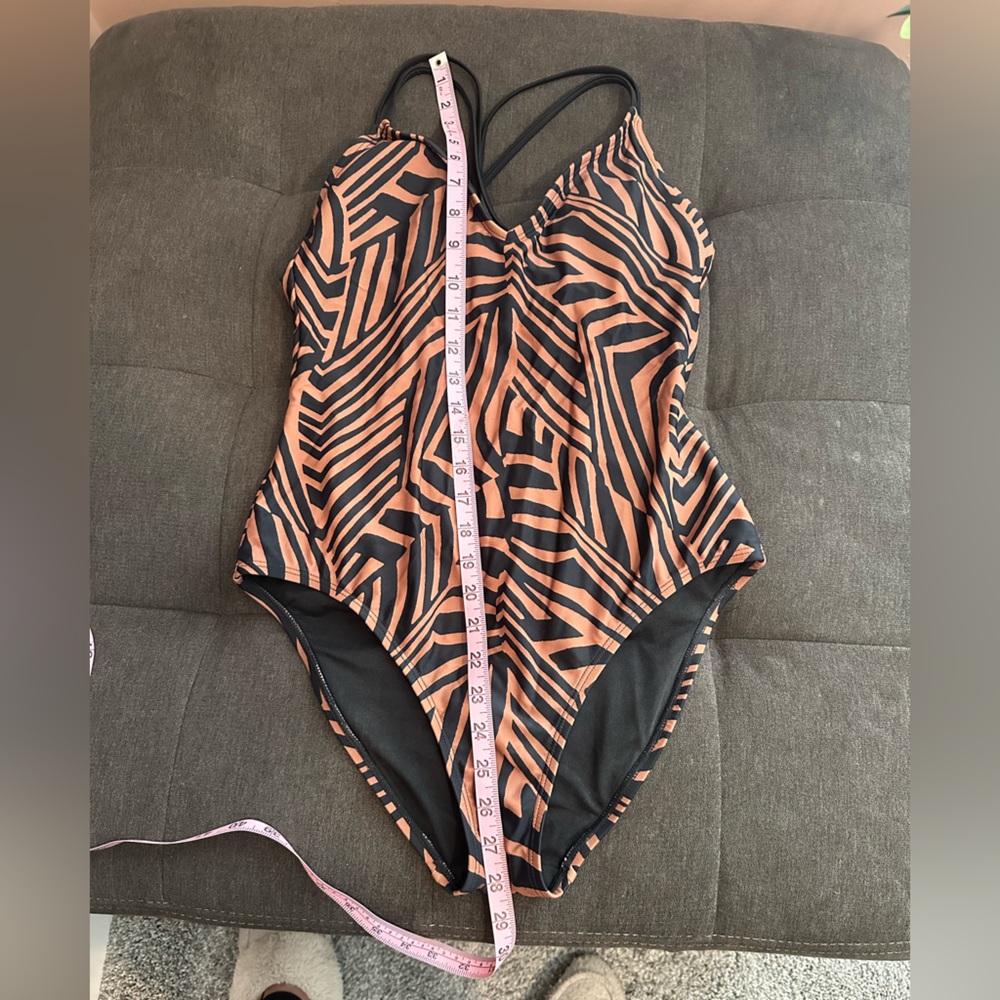 NWOT Hurley, one piece swimming suit - Picture 5 of 8